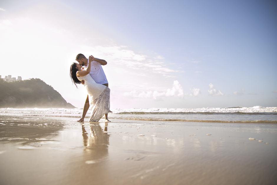 Capa Ensaio na Praia do Tombo Guaruja Pre Casamento Jessica e Luis Leonardo Laprano Fotografo de Casamentos e Ensaios-1